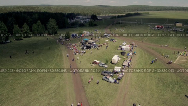 Народные гуляния в Башкирии - сабантуй - праздник плуга. Folk festivals in Bashkiria - Sabantuy - the holiday of the plow. Aerial view. Стоковое видео, видеограф Евгений Романов / Фотобанк Лори