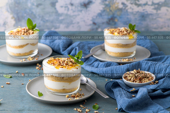 Natas do Ceu is a traditional Portuguese dessert to be eaten with a spoon. Стоковое фото, агентство Ingram Publishing / Фотобанк Лори