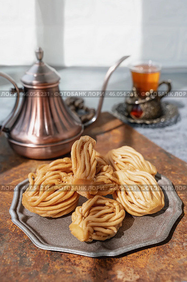 Nath, Chak Chak - Tatar national dessert. perfect for dessert blogs, street food blogs, recipe sites and Ramadan cultural food demonstrations. Стоковое фото, фотограф Оксана Медведева / Фотобанк Лори