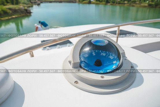 Navigational Compass On Boat at day. . Стоковое фото, агентство Ingram Publishing / Фотобанк Лори