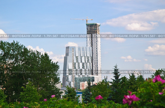 Небоскреб на Мосфильмовской (2010 год). Стоковое фото, фотограф Алёшина Оксана / Фотобанк Лори