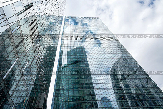 Небоскребы "Москва-сити". Нижний ракурс (2021 год). Стоковое фото, фотограф Лариса Гордеева / Фотобанк Лори