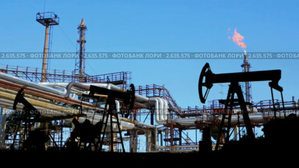 Нефтехимический завод. Стоковое видео, видеограф Михаил Коханчиков / Фотобанк Лори