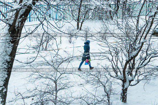 Нерасчищенная дорога после снегопада (2018 год). Стоковое фото, фотограф Алёшина Оксана / Фотобанк Лори