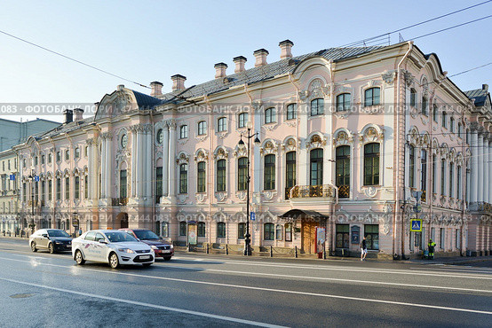 Невский проспект, Строгановский дворец в Санкт-Петербурге утром (2016 год). Стоковое фото, фотограф Александр Алексеев / Фотобанк Лори