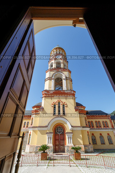 NEW ATHOS, ABKHAZIA, GEORGIA, 19 SEPTEMBER 2017: Chapel of Monastery of St. Simon the Canaanite on a sunny summer day. View from the doorway of the temple. Редакционное фото, фотограф Олег Белов / Фотобанк Лори