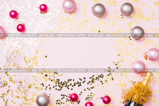 new year composition baubles with spangles. Стоковое фото, агентство Ingram Publishing / Фотобанк Лори