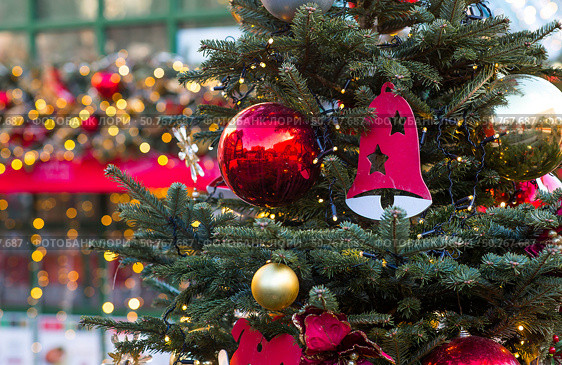 New Year's card 2026. Fabulous Christmas background. Festive toys on the New Year tree in Moscow. The concept of preparing and decorating for the new year. Стоковое фото, фотограф Photojuli / Фотобанк Лори