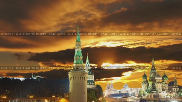 Night view of the Moscow Kremlin, Russia (most popular view). Against the background of the sunset. Стоковое видео, видеограф Владимир Журавлев / Фотобанк Лори