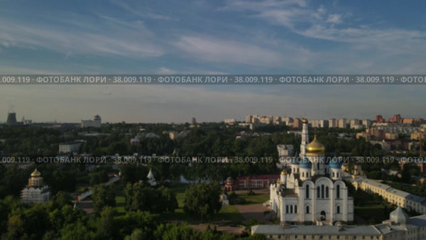 Nikolo-Ugreshsky monastery in the city of Dzerzhinsky, Moscow region. Bird's-eye view. Стоковое видео, видеограф Ярославский Максим / Фотобанк Лори