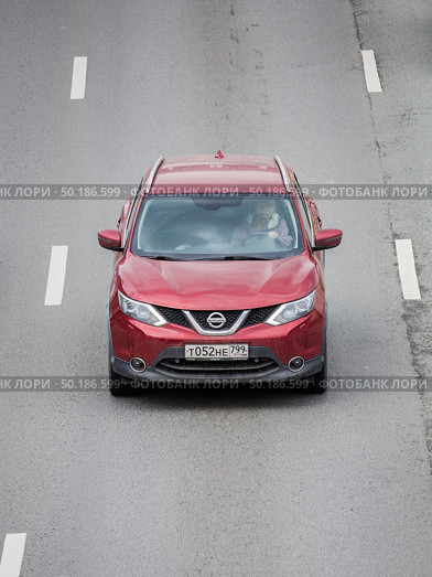 Nissan Qashqai 2020 model J11 car moving in the street, front above view. Редакционное фото, фотограф Константин Григорьев / Фотобанк Лори