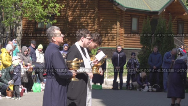 Нижний Новгород, Россия, проспект Гагарина 119Б, храм Пантелеимона целителя.  Освящение пасхальной снеди. Пасхальное освящение. Пасха 2024. Nizhny Novgorod, Russia, 119B Gagarin Avenue, Temple of Panteleimon the Healer. The consecration of the Easter meal. Easter consecration. Easter 2024. Редакционное видео, видеограф Egor Sarantstv / Фотобанк Лори