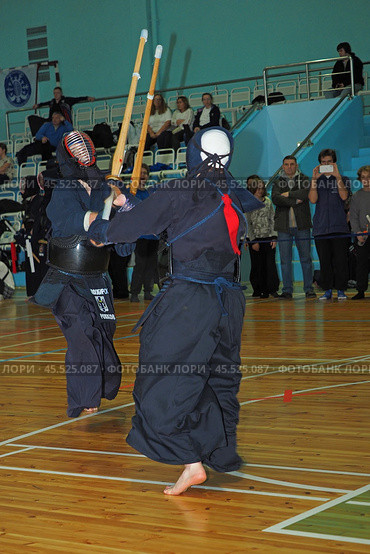 Nizhny Novgorod, Russia, 11.24.2024 Gagarin Avenue 25 d Russian Kendo Championship. Athletes in protective equipment with a sword and a protective helmet at competitions. Редакционное фото, фотограф Egor Sarantstv / Фотобанк Лори
