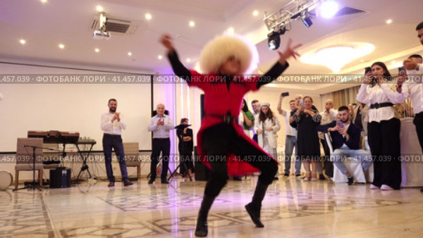 Nizhny Novgorod, Russia, Kazanskoe highway 29, 08.31.2023. Armenian Lezginka. A boy dances a lezginka at a wedding in a red national costume.  Нижний Новгород, Россия, Казанское шоссе, 29, 31.08.2023. Армянская лезгинка. Мальчик танцует лезгинку на свадьбе в красном национальном костюме. Редакционное видео, видеограф Egor Sarantstv / Фотобанк Лори