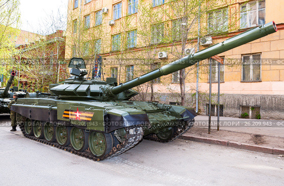 Новая модификация основного танка Т-72Б3М на улице в Самаре (2017 год). Редакционное фото, фотограф FotograFF / Фотобанк Лори