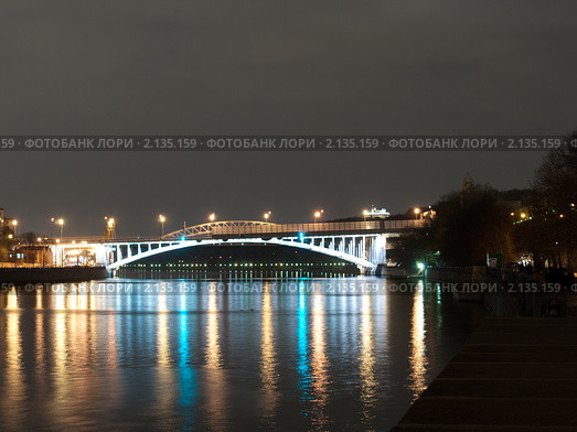 Новоандреевский мост ночью (2010 год). Редакционное фото, фотограф Алексей Шматков / Фотобанк Лори