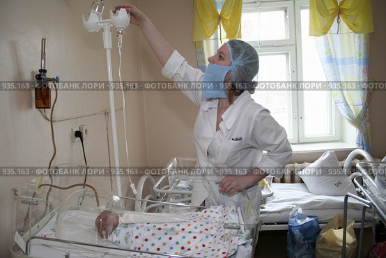 Новорожденный  ребенок (2007 год). Редакционное фото, фотограф Николай Гернет / Фотобанк Лори