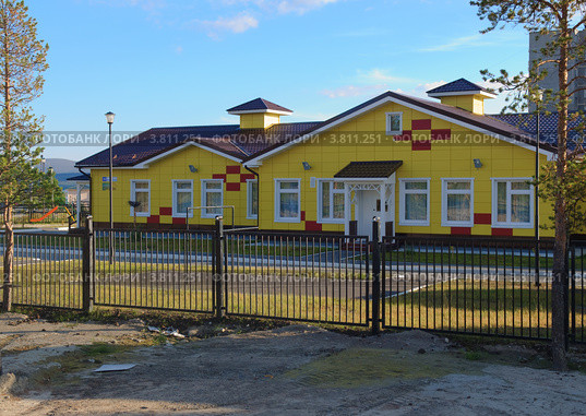 Новый детский сад "Солнышко", город Полярные Зори, Мурманская область (2012 год). Редакционное фото, фотограф Вячеслав Палес / Фотобанк Лори