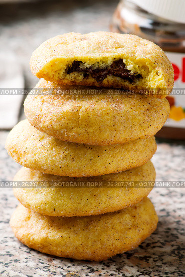 Nutella stuffed snicker doodles.style rustic (2017 год). Редакционное фото, фотограф Зоряна Ивченко / Фотобанк Лори