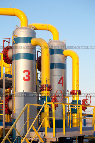 Оборудование газораспределительной станции: фильтры. Стоковое фото, фотограф Донцов Евгений Викторович / Фотобанк Лори