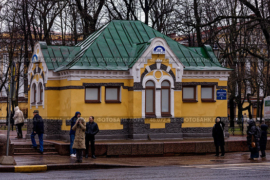 Общественный туалет в Александровском парке. Санкт-Петербург, Адмиралтейский проспект, 5, лит. А. Редакционное фото, фотограф Александр Селезнев / Фотобанк Лори