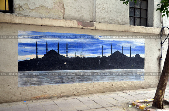 Очертания мечетей. Граффити в Стамбуле, Турция (2015 год). Редакционное фото, фотограф Светлана Колобова / Фотобанк Лори