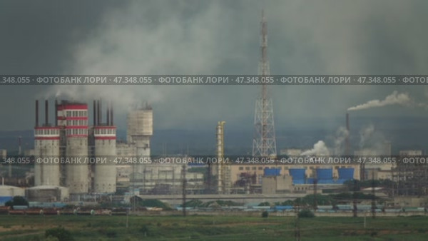 Oil and gas refinery plant. Стоковое видео, видеограф Михаил Коханчиков / Фотобанк Лори