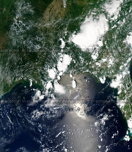 Oil spreads northeast from the leaking Deepwater Horizon well in the Gulf of Mexico. Стоковое фото, фотограф Stocktrek Images, Inc. / ТАСС / Фотобанк Лори
