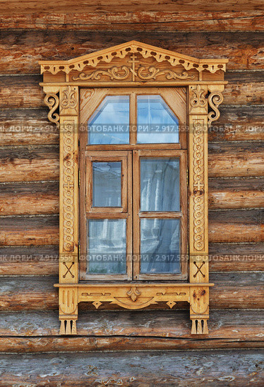Окно с резными наличниками в деревянном доме (2011 год). Стоковое фото, фотограф Виктор Сагайдашин / Фотобанк Лори