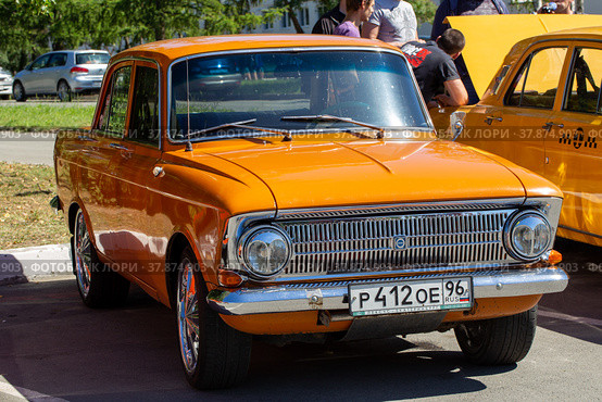 Old Soviet car Moskvich-408 (2020 год). Редакционное фото, фотограф Евгений Ткачёв / Фотобанк Лори