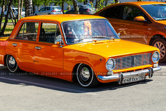 Old Soviet car VAZ-2101 (2018 год). Редакционное фото, фотограф Евгений Ткачёв / Фотобанк Лори