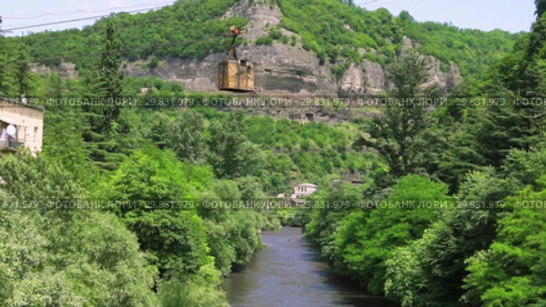 Old soviet rusty and functioning ropeway or cable car cabins in Chiatura. Стоковое видео, видеограф Mikhail Starodubov / Фотобанк Лори