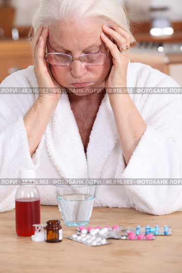 Old woman with a lot of medicine  to take. Стоковое фото, агентство Ingram Publishing / Фотобанк Лори