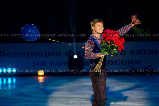 Олимпийский чемпион по фигурному катанию Алексей Ягудин выступает на гала-концерте "Мы - Чемпионы!" в МСА "Лужники" города Москвы (2014 год). Редакционное фото, фотограф Николай Винокуров / Фотобанк Лори