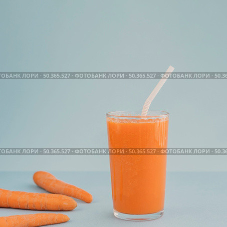 OLYMPUS DIGITAL CAMERA. carrot table carrot juice. Стоковое фото, агентство Ingram Publishing / Фотобанк Лори