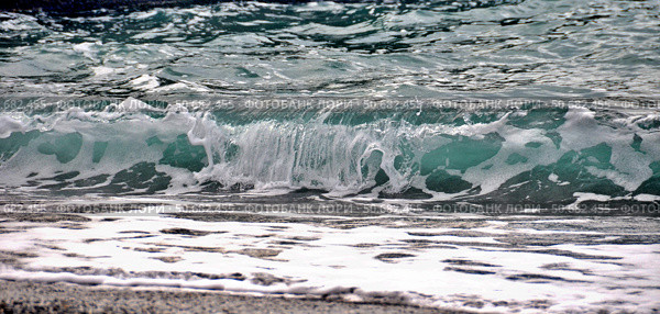 Oncoming waves on the beach Sochi. Стоковое фото, фотограф Александр Карпенко / Фотобанк Лори