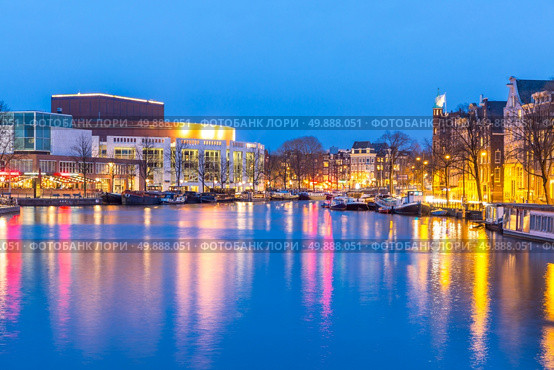 Opera house in Amsterdam Netherlands at dusk. Стоковое фото, агентство Ingram Publishing / Фотобанк Лори