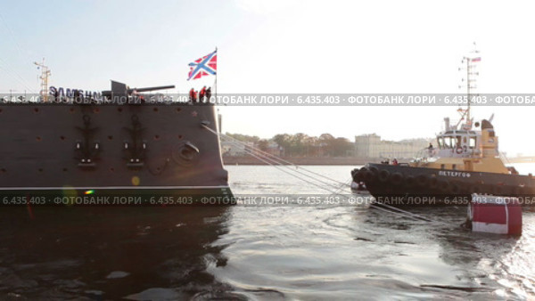 Операция по снятию крейсера "Аврора" с места стоянки для буксирования на ремонт в Кронштадт, Санкт-Петербург (2014 год). Редакционное видео, видеограф Кекяляйнен Андрей / Фотобанк Лори