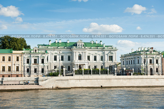 Особняк Харитоненко на Софийской набережной. Лето. Москва. Россия (2015 год). Стоковое фото, фотограф E. O. / Фотобанк Лори