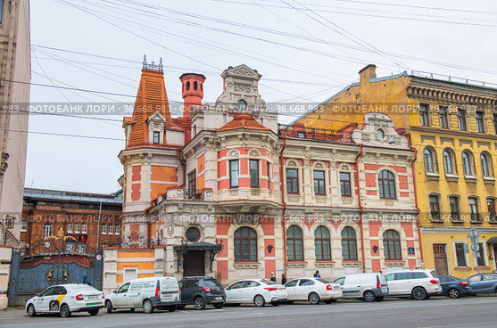 Особняк К. Б. Зигеля. Осенний день. Улица Марата, 63. Санкт-Петербург. Россия (2021 год). Редакционное фото, фотограф E. O. / Фотобанк Лори