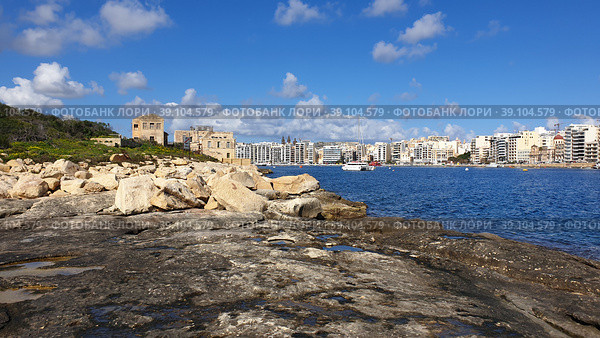 Остров Маноэль. Гавань Марсамксетт (Marsamxett Harbour). Средиземное море. Город Гзира. Остров Мальта (2023 год). Стоковое фото, фотограф lana1501 / Фотобанк Лори
