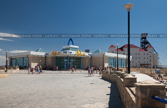 Отдыхающие на озере Развал, г. Соль-Илецк (2012 год). Редакционное фото, фотограф Кучкаев Марат / Фотобанк Лори