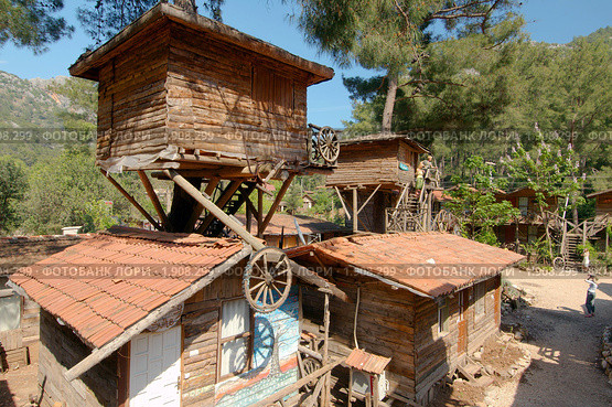 Отель на деревьях. Олимпос, Турция (2010 год). Редакционное фото, фотограф Некрасов Андрей / Фотобанк Лори