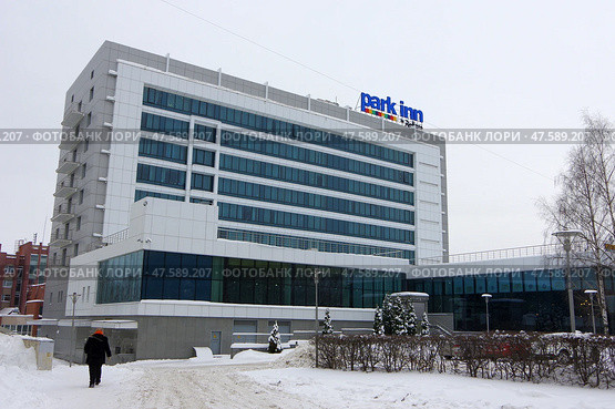 Отель "Park Inn by Radisson Izhevsk". Удмуртия, Ижевск, улица Бородина, 25 (2021 год). Редакционное фото, фотограф Алексей Иванов / Фотобанк Лори