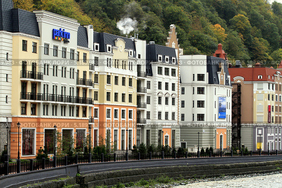 Отель сети Park Inn Radisson на горнолыжном курорте Роза-Хутор на Красной поляне Эсто-Садок (2013 год). Редакционное фото, фотограф Ирина Иванова / Фотобанк Лори