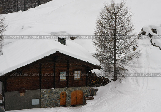 Отель в горах. Горнолыжный курорт Червинья, Италия (2010 год). Стоковое фото, фотограф Николай Коржов / Фотобанк Лори