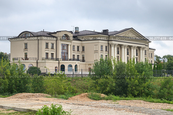 Отель "Волжская Ривьера". Город Углич, Ярославская область, Россия (2024 год). Редакционное фото, фотограф Елена Коромыслова / Фотобанк Лори