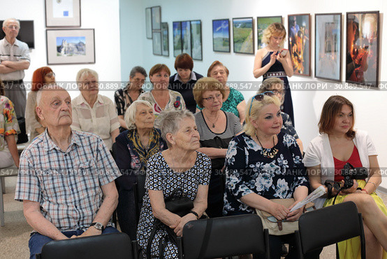 Открытие выставки, Анатолий Хрупов и Галина Грязнова в Балашихе (2019 год). Редакционное фото, фотограф Дмитрий Неумоин / Фотобанк Лори