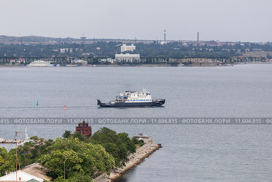 Отплытие парома "Керченский-2" из порта Крым (2015 год). Редакционное фото, фотограф Алексей Шматков / Фотобанк Лори