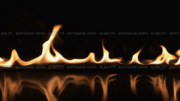 Отражение огненной полосы в воде. Черный фон. Reflection of a strip of fire in water. Стоковое видео, видеограф Александр Собко / Фотобанк Лори